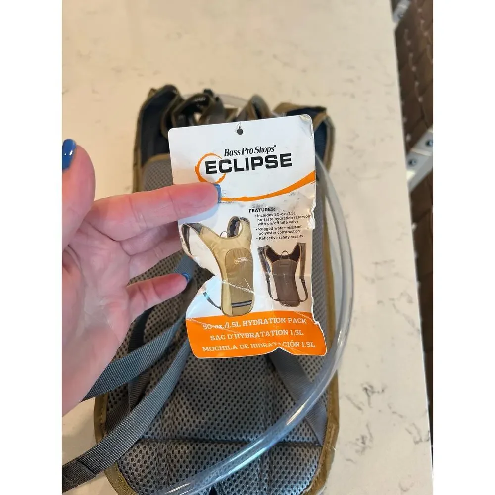 Bass Pro Shops Eclipse 1.5 Liter Hydration Backpack NWT